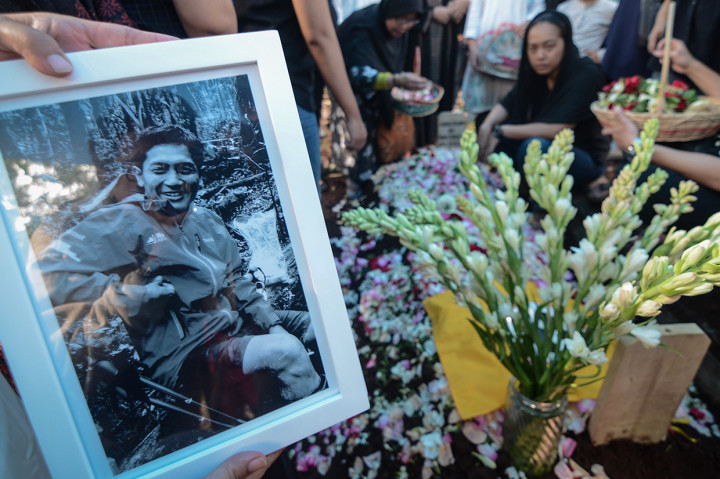 Pendaki Asal Bandung yang Tewas di Puncak Cartensz Dimakamkan