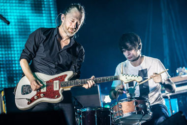 Thom Yorke Iri pada Jonny Greenwood