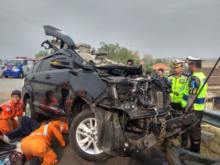Innova Tabrak Truk di Tol Surabaya-Mojokerto, 5 Tewas 1 Kritis