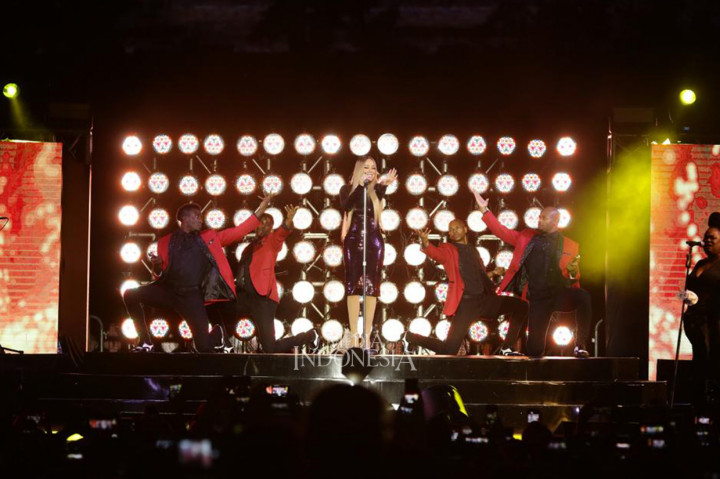 Mariah Carey Pukau Ribuan Penonton di Borobudur