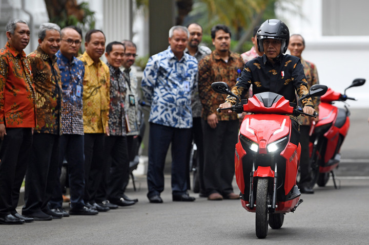 Jokowi Jajal Motol Listrik Gesits