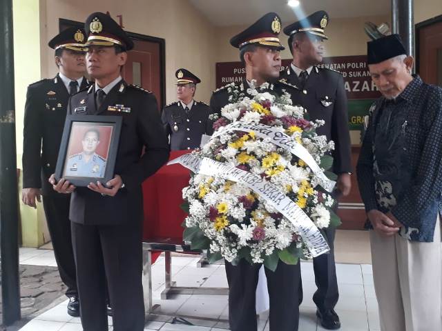 Penghormatan Terakhir untuk AKBP Sekar