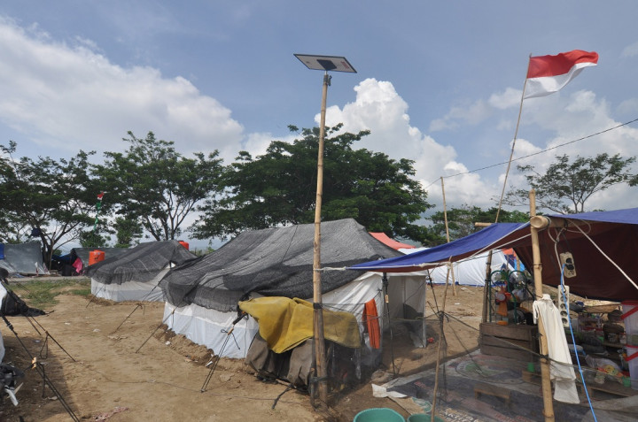 Korban Gempa Sigi Masih Bertahan di Tenda