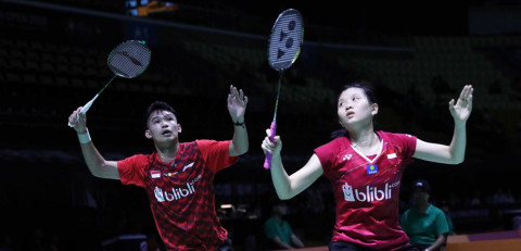 Ganda campuran Indonesia, Rinov Rivaldy (kiri) dan Debby Susanto