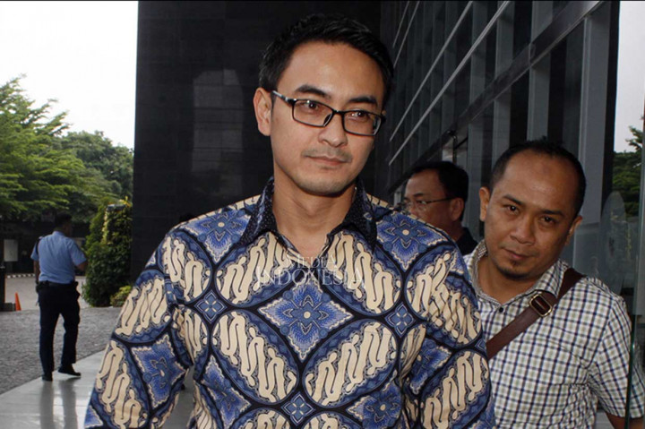 Zumi Zola Dituntut 8 Tahun Penjara