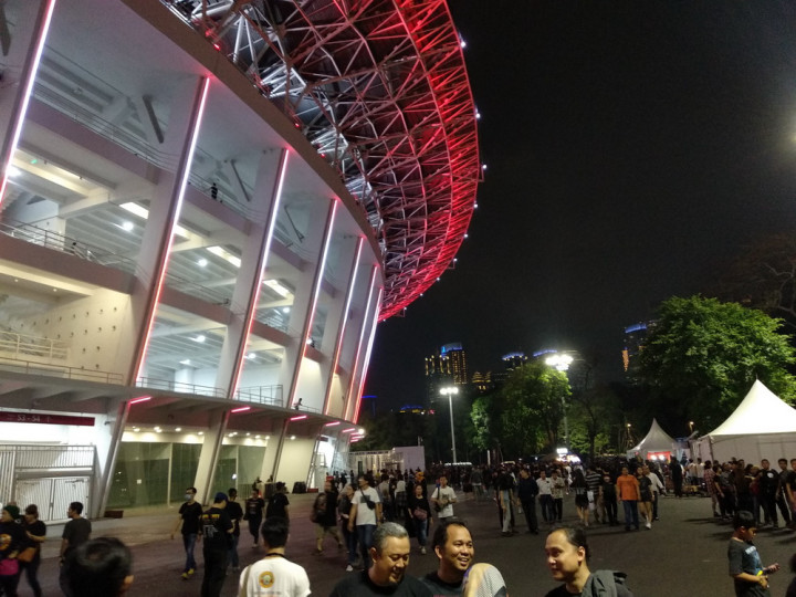 Eross Bersama Puluhan Ribu Penonton Siap untuk Guns N Roses!