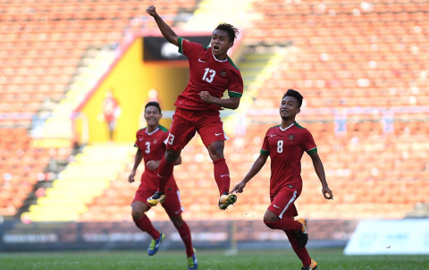 Momen saat Febri Hariyadi (tengah) melakukan selebrasi usai