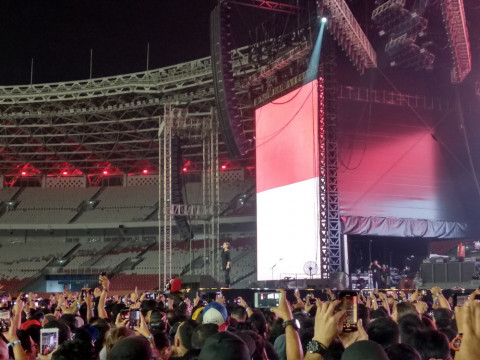 Kikan Kumandangkan Indonesia Raya di Konser Guns N' Roses