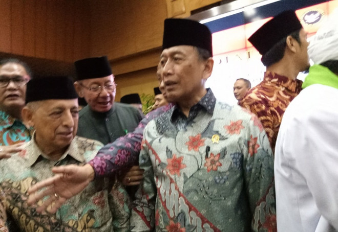 Menko Polhukam Wiranto usai dialog kebangsaan dengan tema Semangat Ukhuwah Islamiyah Kita Jaga Persatuan dan Kesatuan Bangsa di Kemenko Polhukam. Foto: Medcom.id/Siti Yona Hukmana.