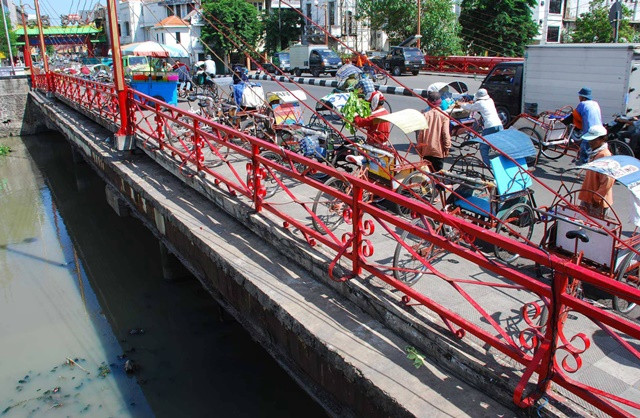 Kisah dari Jembatan Merah