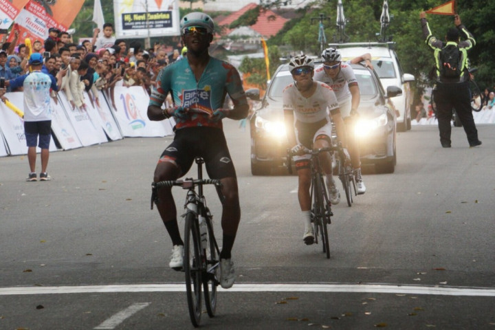 Giliran Pembalap Afrika Selatan Menangi Etape 6 TdS 2018