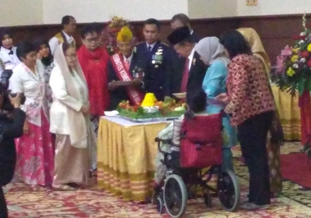 Wapres Serahkan Bantuan untuk Keluarga Pejuang