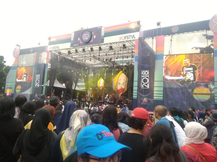 Anang dan Kidnap Katrina Bawakan Lagu Tony Koeswoyo di 90's Festival