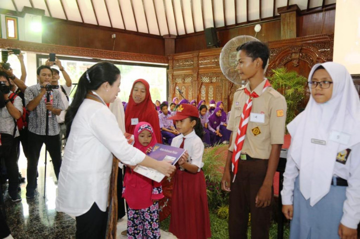 Menko PMK Berharap Bansos Bangkitkan Kemandirian Ekonomi Keluarga