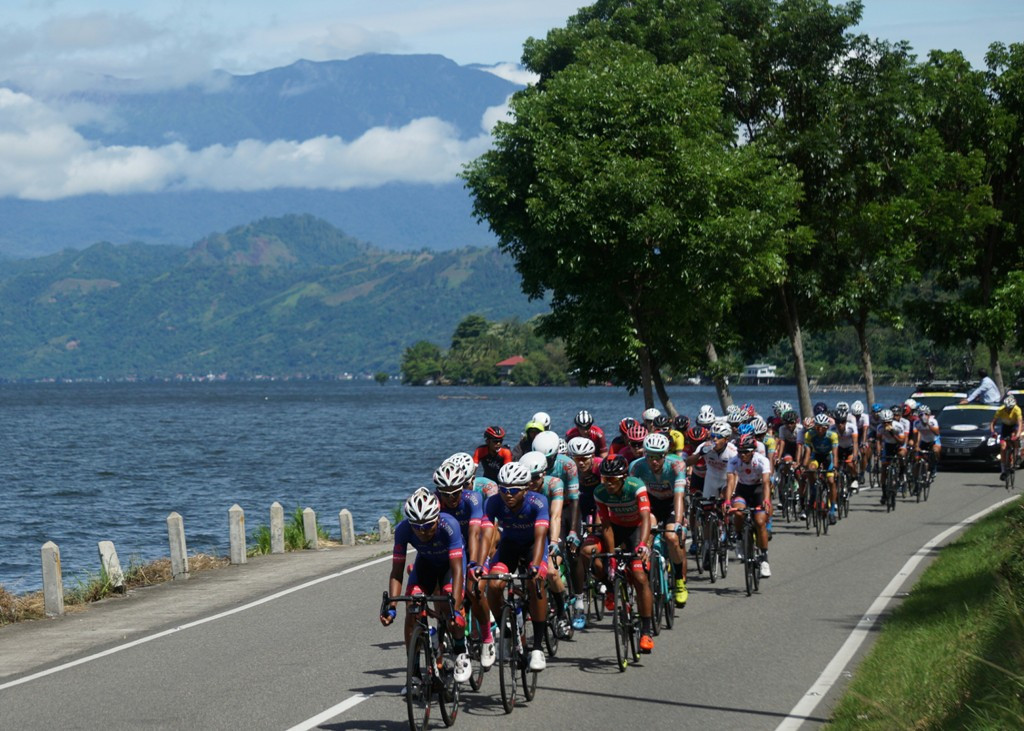 Suasana balapan Tour de Singkarak 2018. (Foto: Medcom.id/Zam)