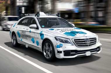 Daimler Siap Uji Coba Mobil Otonom di Jalan Umum California