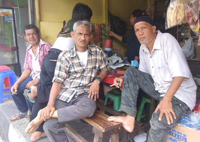 Cerita Sopir Angkot di Tengah Menyusutnya Pendapatan