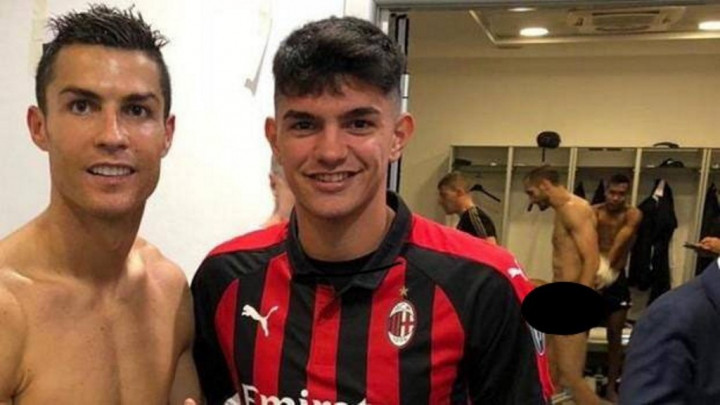 Geger Foto Chiellini Telanjang Bulat, Bek Milan Minta Maaf