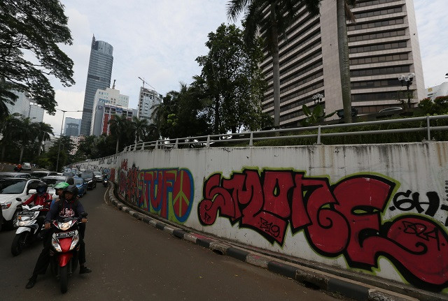 Bergerilya di Dinding Kota