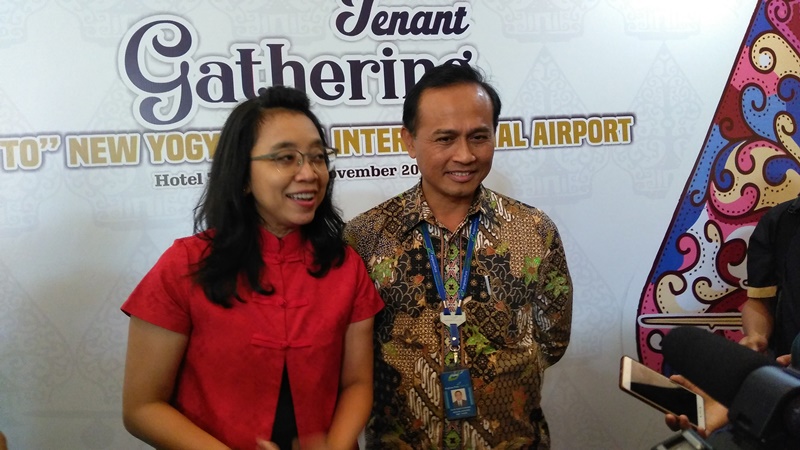 Direktur Pemasaran dan Servis AP 1 Devy (kiri) dan General Manager Bandara Adisucipto PT Angkasa Pura I (persero) Bandara Adisutjipto, Agus Pandu Purnama di Yogyakarta, Rabu, 14 November 2018. Medcom.id/ Patricia Vicka.