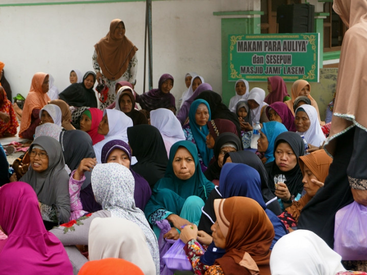 Ratusan Warga Ikut Tahlil di Makam Mbah Ma’shoem
