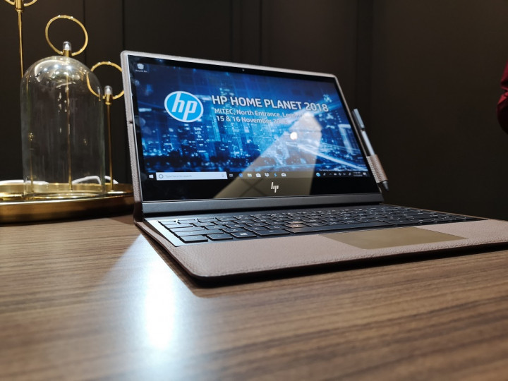 Melihat Lebih Dekat Notebook Kulit HP Spectre Folio