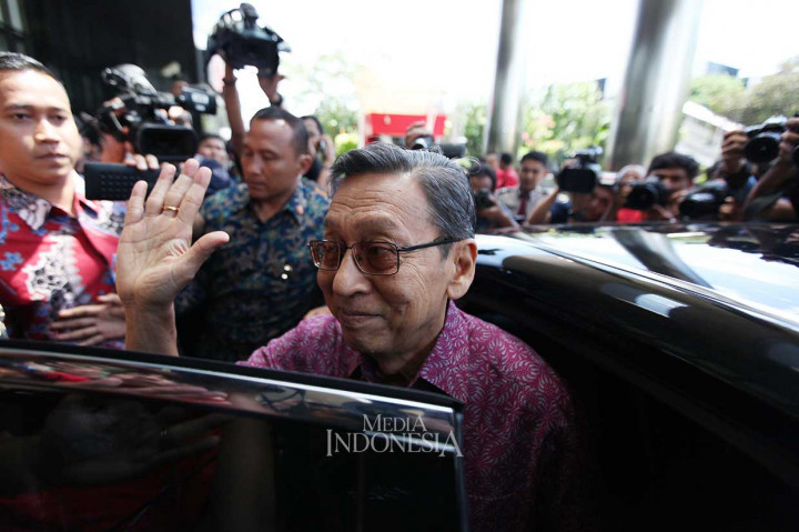 Usai Diperiksa KPK, Boediono Irit Bicara