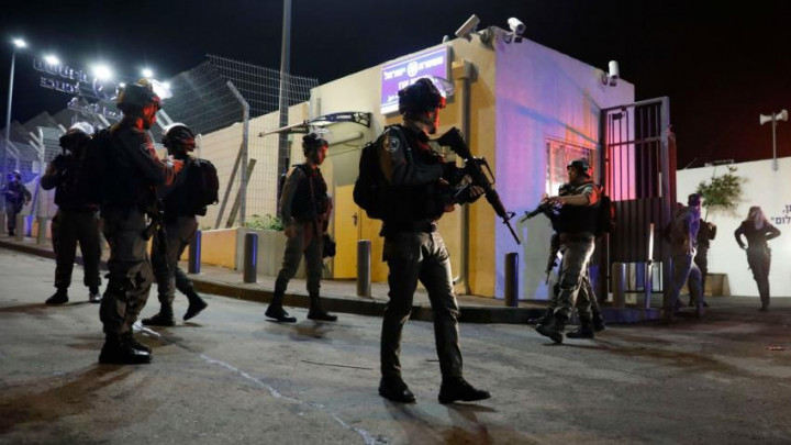 Empat Polisi Israel Ditikam di Yerusalem