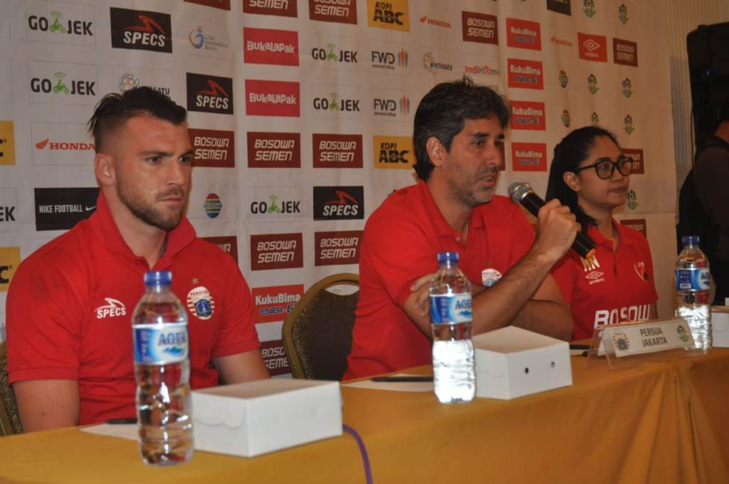 Marko Simic mendampingi pelatih Persija Stefano Cugurra Teco menghadiri konferensi pers jelang laga melawan PSM Makassar di Liga 1 2018 (Foto: medcom.id/Andi Aan Pranata)