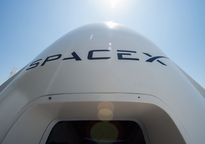 SpaceX Dapat Izin Kirimkan Ribuan Satelit Internet