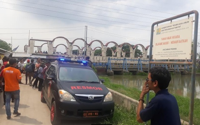 Penyelam Cari Bukti Utama Pembunuhan Satu Keluarga