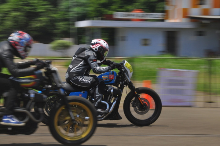 Adu Balap Lurus Moge di Drag Wars