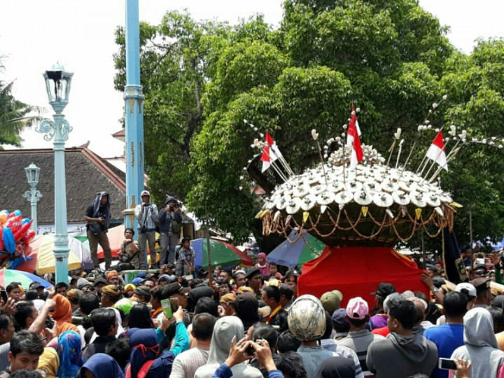 Berharap Berkah dari Gunungan Sekaten