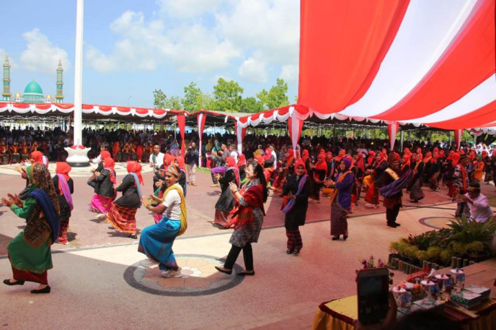 Menko PMK Dorong Masyarakat NTB Bangkit dan Bekerja