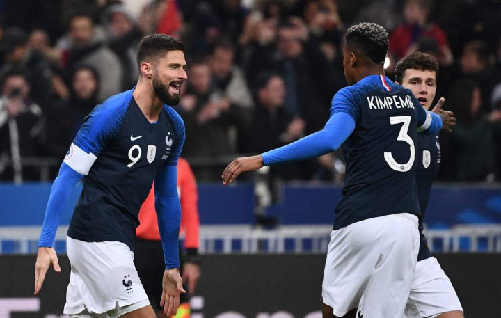 Giroud Bantu Prancis Gasak Uruguay