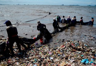 Sampah Plastik di Laut Tanggung Jawab Semua Pihak