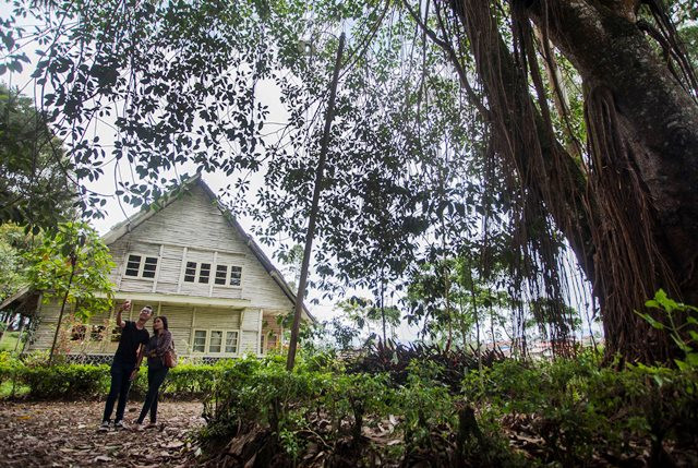 Cara Mudah Rumah Tua Tak Mirip Rumah Hantu