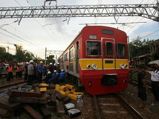 KRL Anjlok di Cisauk