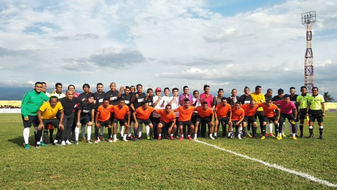 SUasana pembukaan laga amal Timnas Indonesia All-Star untuk korban bencana Palu, Sigi dan Donggala di Stadion Gawalise, Palu Barat, Rabu (21/11)