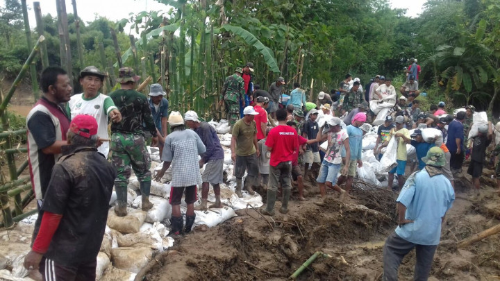 Ratusan Tanggul di Brebes Rusak