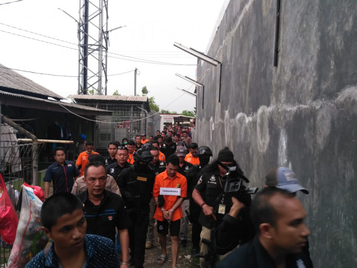 Pembunuh Satu Keluarga Sempat Ambil Tas di Kontrakan