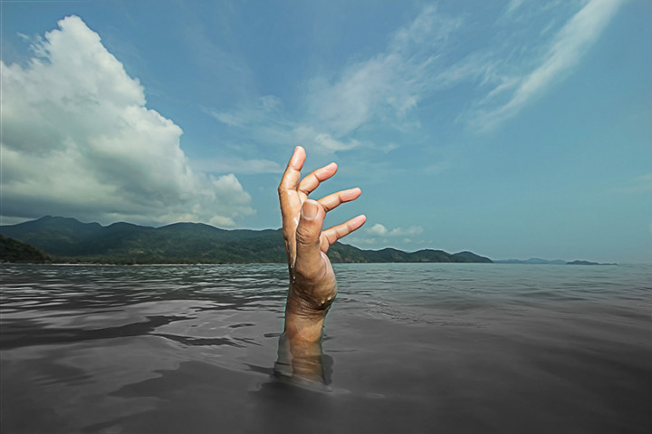 Satu Keluarga Tewas Insiden Mobil Terjun ke Laut di Jayapura