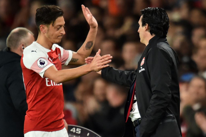 Emery Beberkan Alasan tak Mainkan Oezil