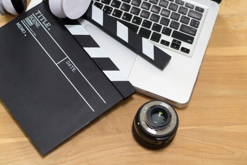 Membuat video dan blog tak sekadar menjadi hobi semata. Kemampuan ini akan mendatangkan uang (Foto:Shutterstock)