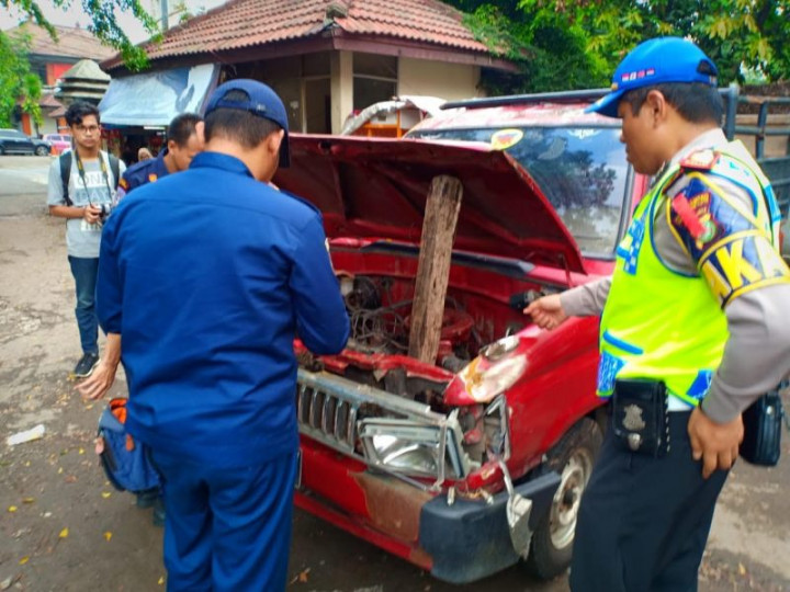 Pikap Pengangkut Santri Diuji KIR