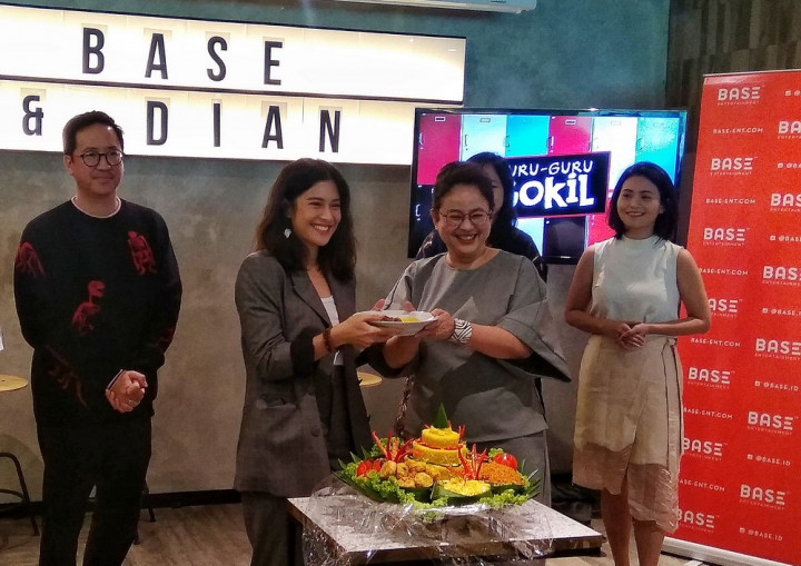 Debut Dian Sastrowardoyo Jadi Produser Tiga Film Sekaligus