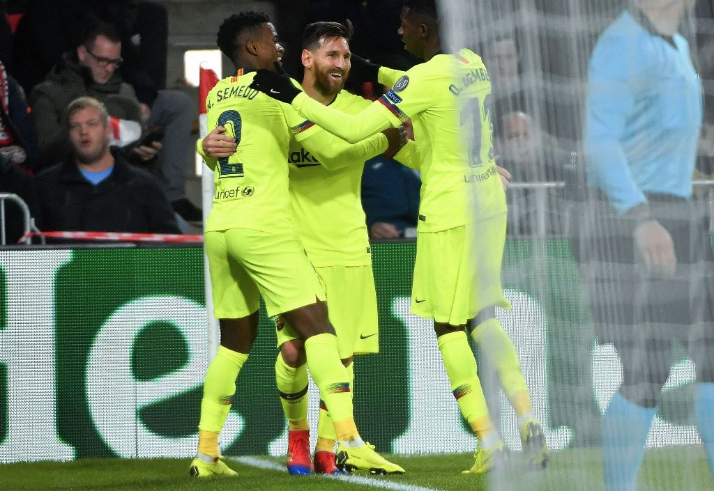 Messi bersama Semedo dan Dembele merayakan gol yang dicetaknya (Foto: AFP/ EMMANUEL DUNAND)