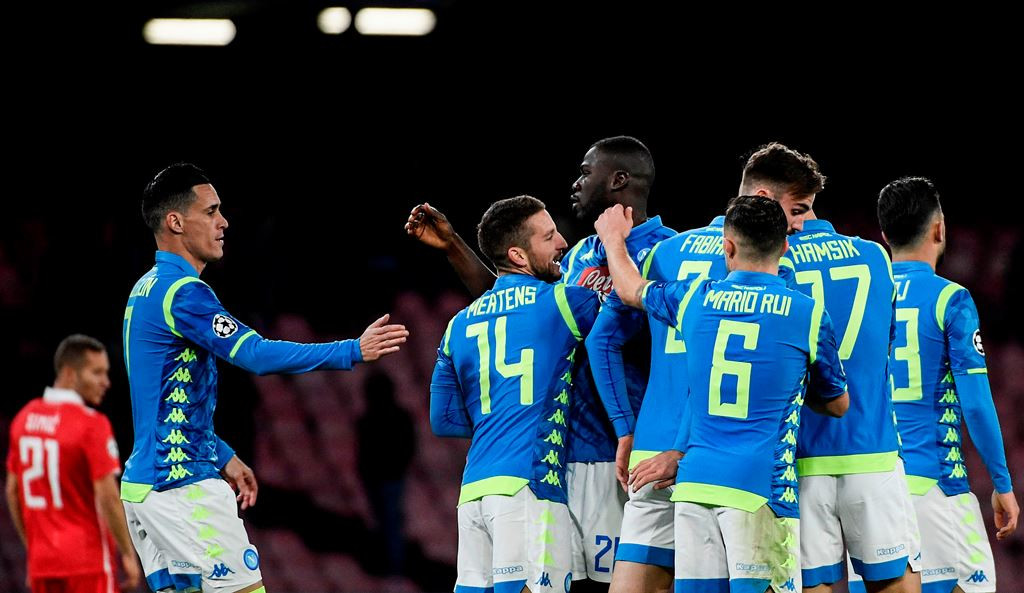 Para pemain Napoli merayakan kemenangan atas Zvezda (Foto: AFP/Filippo MONTEFORTE)