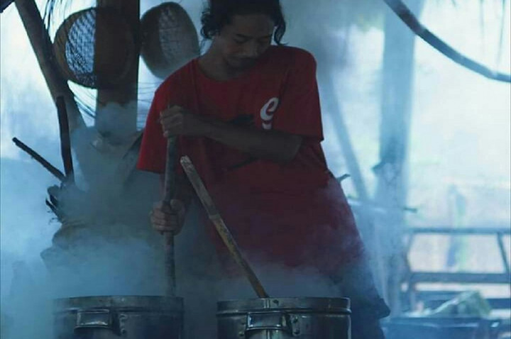 Kain Tenun 'Daun Mangga' Bernilai Rp1 Juta