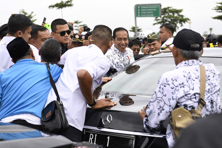 Jokowi Hadiri HUT ke-73 PGRI di Stadion Pakansari